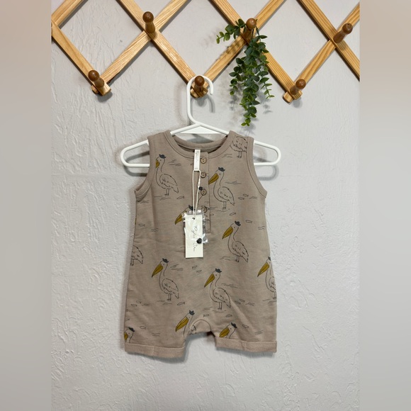 Rylee and Cru Davis Romper In Pelicans 0-3 NWT - Picture 2 of 5